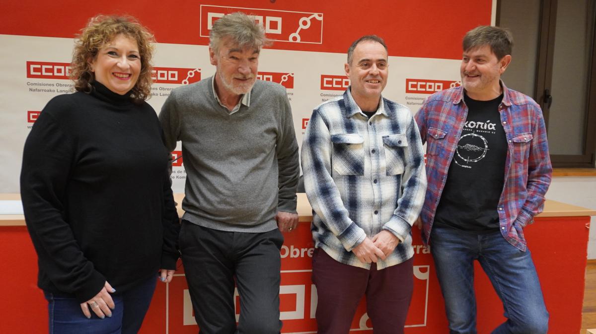 Representantes del rea pblica de CCOO junto al secretario general de CCOO de Navarra, Chechu Rodrguez.