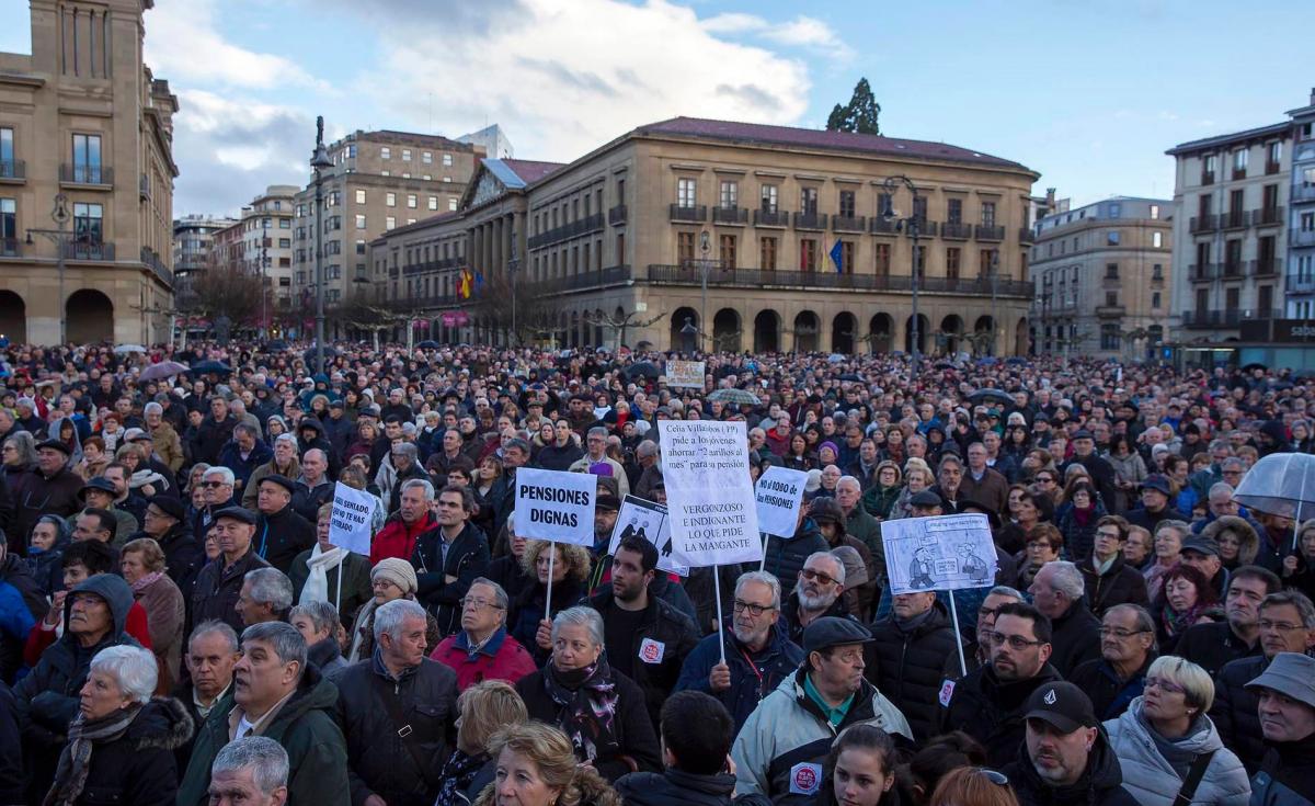 Manifestación masiva en Pamplona en favor de las pensiones
