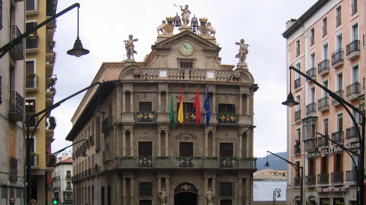 Fachada del Ayuntamiento de Pamplona.