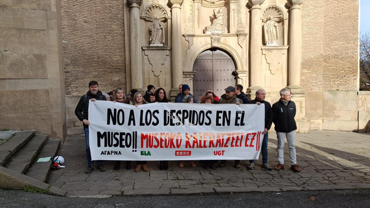 Imagen de la concentracin de la plantilla del Museo de Navarra.