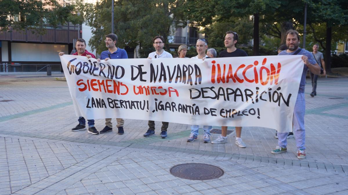 Manifestación frente al Parlamento de Navarra de Siemens Gamesa.