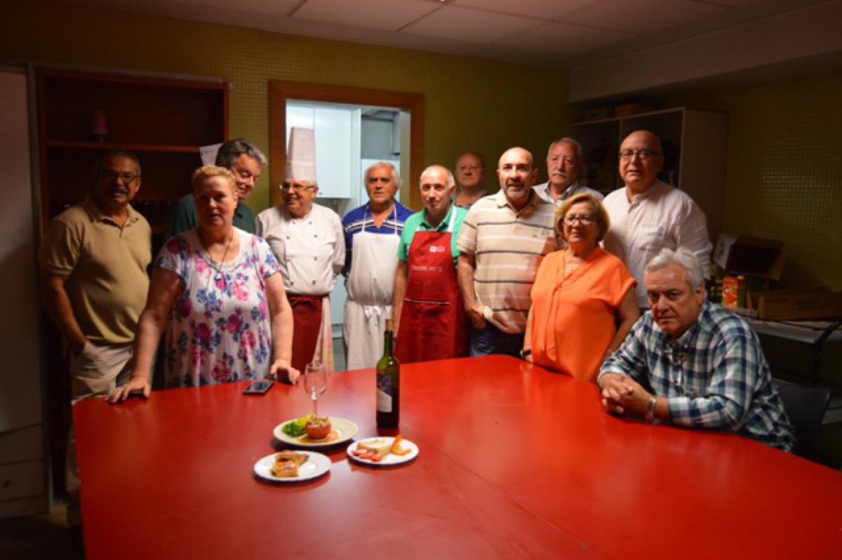 Los participantes del curso de cocina saludable para personas mayores